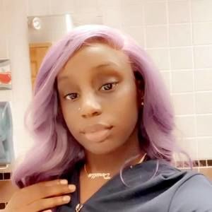 Meet your Posher, Dariella